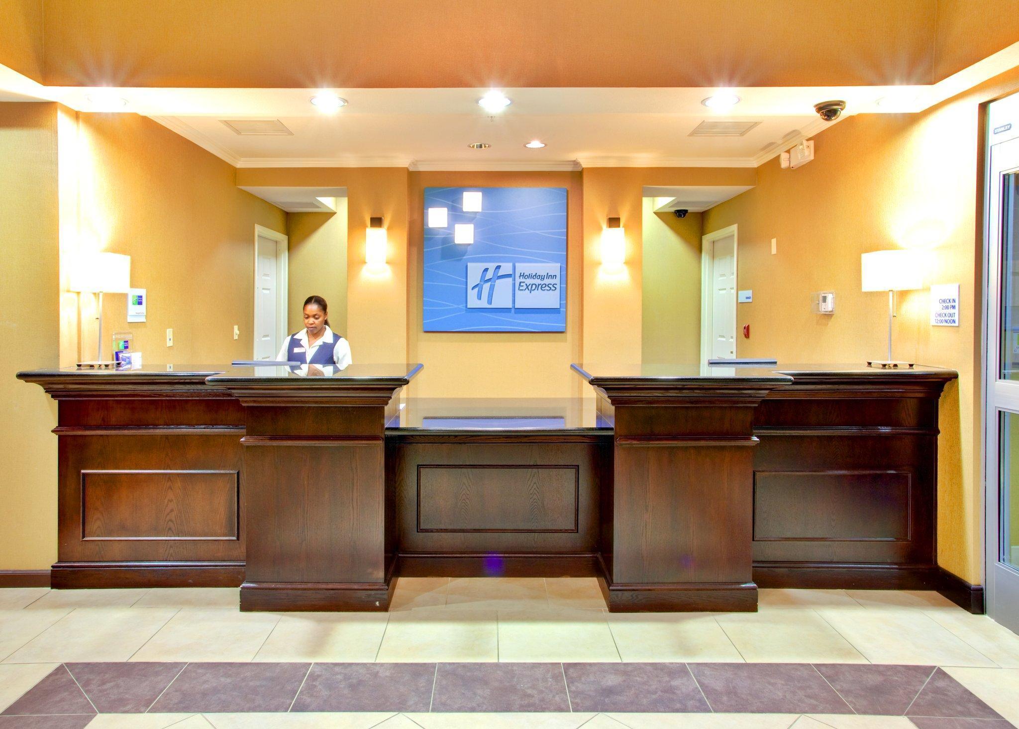Holiday Inn Express Hotel & Suites Lake Elsinore By Ihg Interior photo